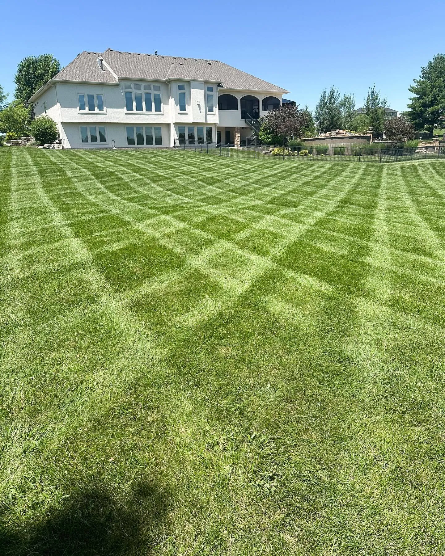 Lawn care services in Weatherby Lake, MO