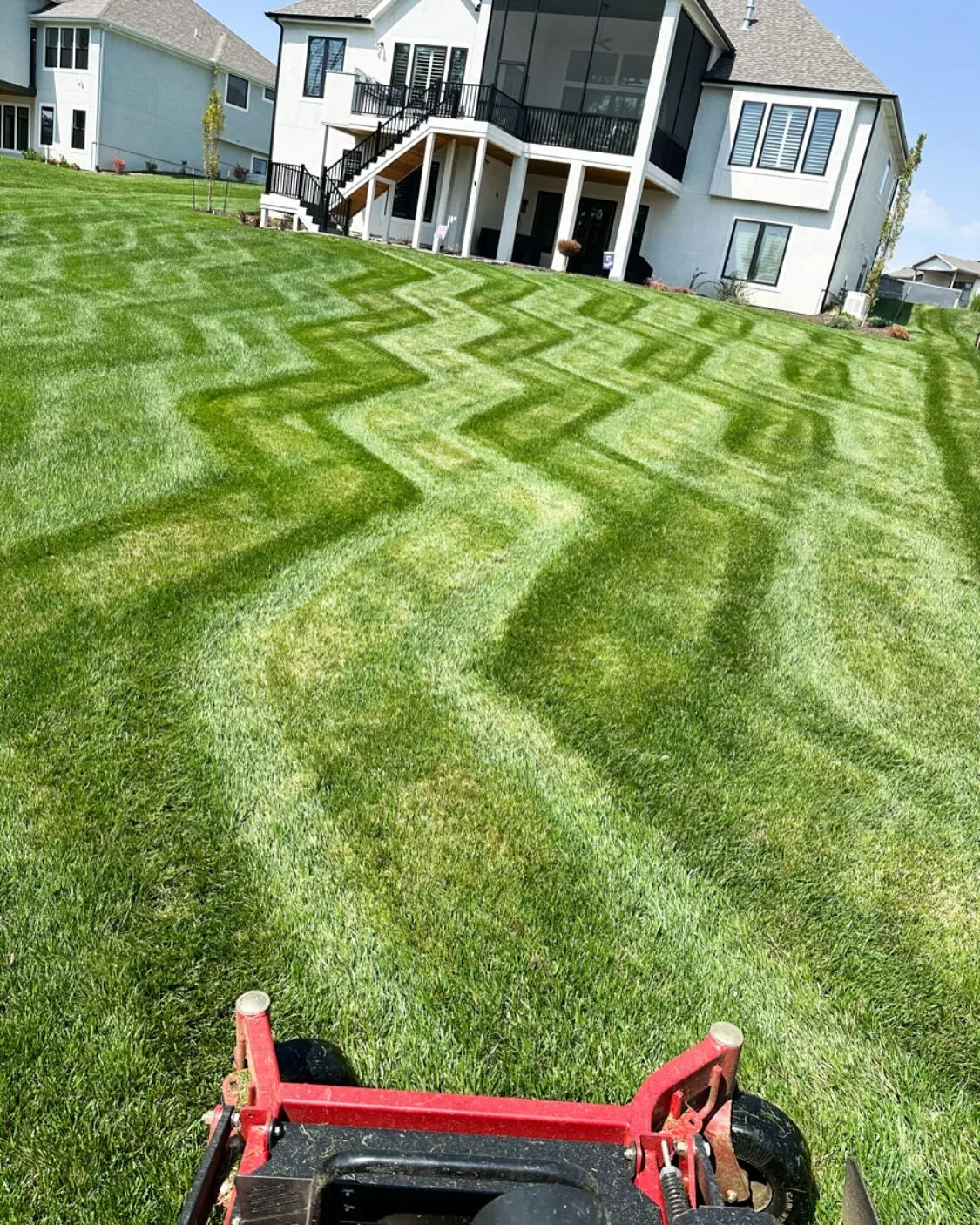 Zigzag lawn striping pattern showcasing advanced mowing technique